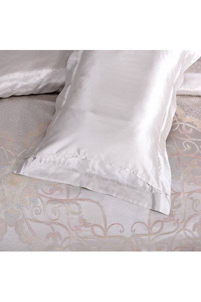 Bed linen made of natural silk blue, soft pink. Shimmer of dawn[100-shelkovaya-naturalnaya-rozovaya-sorochka-samarkand-silk-kiss-samarkand-xs-32-34-1613.jpg]