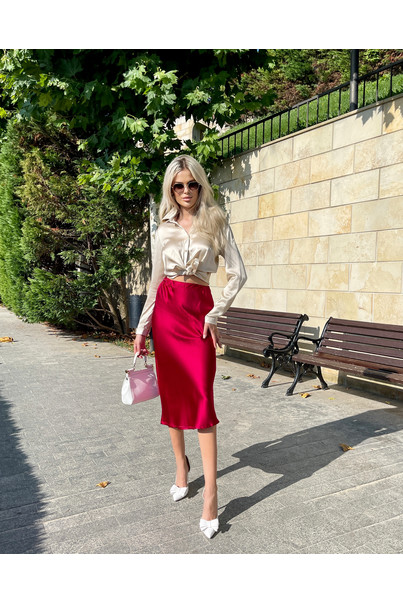 женская бежевая рубашка из шелка