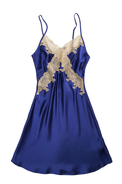 шовкова сорочка на тонких бретелях