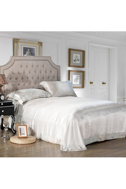 Bed linen made of natural silk blue, soft pink. Shimmer of dawn[100-shelkovaya-naturalnaya-rozovaya-sorochka-samarkand-silk-kiss-samarkand-xs-32-34-1613.jpg]