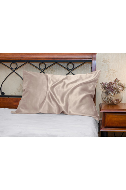 Pillowcase made of 100% natural silk. Champagne 22 mmi[100-shelkovaya-naturalnaya-rozovaya-sorochka-samarkand-silk-kiss-samarkand-xs-32-34-1613.jpg]