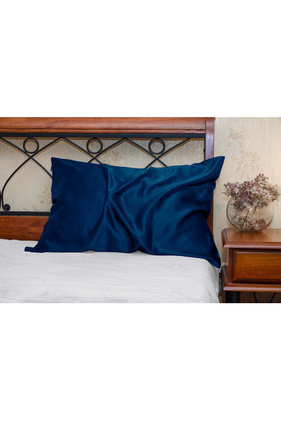 Pillowcase made of 100% natural silk. Blue 22mmi[100-shelkovaya-naturalnaya-rozovaya-sorochka-samarkand-silk-kiss-samarkand-xs-32-34-1613.jpg]