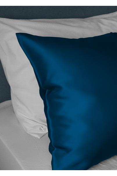 Pillowcase made of 100% natural silk. Blue 22mmi[100-shelkovaya-naturalnaya-rozovaya-sorochka-samarkand-silk-kiss-samarkand-xs-32-34-1613.jpg]