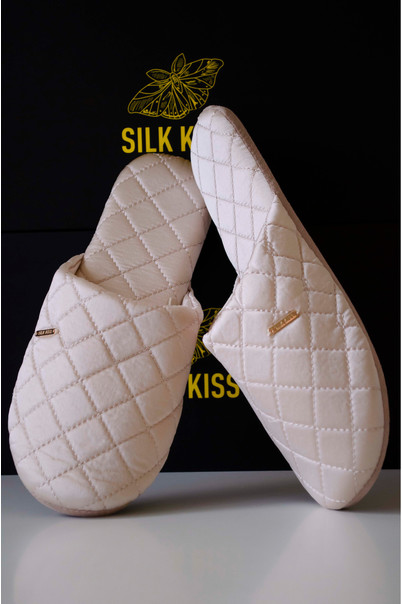 Тапочки молочные. TM "Silk Kiss". Ткань 100% натуральный шелк, Цвет: Белый, Размер обуви: 37-38 (S), изображение 3 Тапочки молочные. TM "Silk Kiss". Ткань 100% натуральный шелк, Цвет: Белый, Размер обуви: 37-38 (S), изображение 3