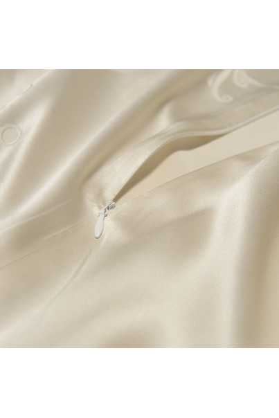 Set of bed linen made of natural silk "Exquisite ivory" 100% silk[100-shelkovaya-naturalnaya-rozovaya-sorochka-samarkand-silk-kiss-samarkand-xs-32-34-1613.jpg]