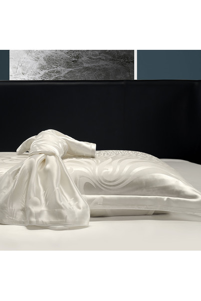 Silk bed linen set. Lactic. 100% natural silk[100-shelkovaya-naturalnaya-rozovaya-sorochka-samarkand-silk-kiss-samarkand-xs-32-34-1613.jpg]