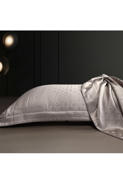 Silk pillowcase made of natural silk. Caramel under the stars. Beige Silk Kiss. ​​Size 50 x 70 cm[100-shelkovaya-naturalnaya-rozovaya-sorochka-samarkand-silk-kiss-samarkand-xs-32-34-1613.jpg]