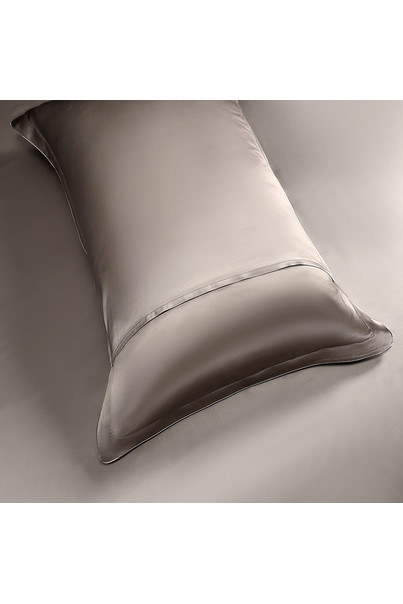 Silk pillowcase made of natural silk. Caramel under the stars. Beige Silk Kiss. ​​Size 50 x 70 cm[100-shelkovaya-naturalnaya-rozovaya-sorochka-samarkand-silk-kiss-samarkand-xs-32-34-1613.jpg]