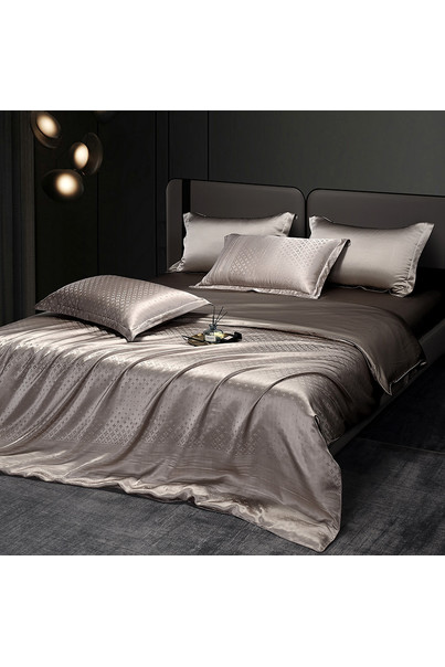 Silk bed linen, made of natural silk. Duvet cover, sheet, 2 pillowcases. Beige. Caramel under the stars. Silk Kiss[100-shelkovaya-naturalnaya-rozovaya-sorochka-samarkand-silk-kiss-samarkand-xs-32-34-1613.jpg]