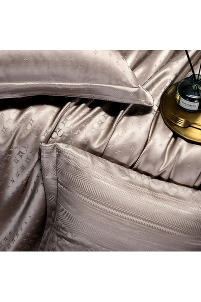 Постільна білизна шовкова, з натурального шовку. Підковдра, простирадло, 2 наволочки. Бежевий. Карамель під зірками. Silk Kiss[100-shelkovaya-naturalnaya-rozovaya-sorochka-samarkand-silk-kiss-samarkand-xs-32-34-1613.jpg]