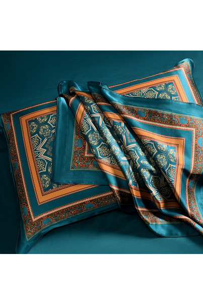 Set of silk bed linen, with patterns. 1001 nights. Natural 100% silk[100-shelkovaya-naturalnaya-rozovaya-sorochka-samarkand-silk-kiss-samarkand-xs-32-34-1613.jpg]