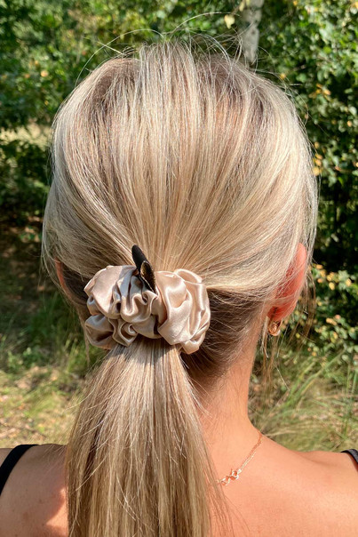 Hair elastic made of natural 100% silk, wide. Champagne color. Silk Kiss[100-shelkovaya-naturalnaya-rozovaya-sorochka-samarkand-silk-kiss-samarkand-xs-32-34-1613.jpg]