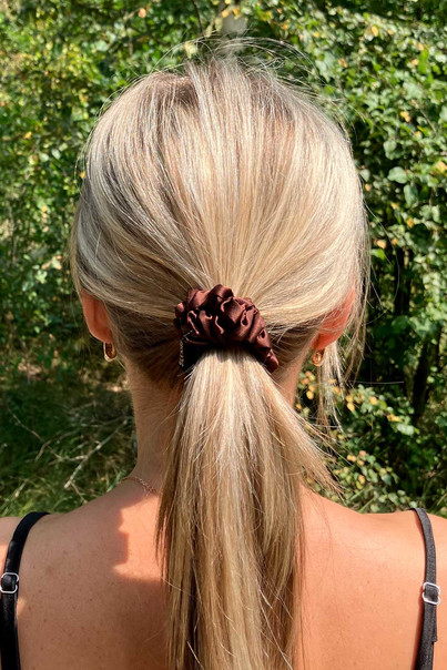 Silk hair band made of natural 100% silk, thin. Color chocolate[100-shelkovaya-naturalnaya-rozovaya-sorochka-samarkand-silk-kiss-samarkand-xs-32-34-1613.jpg]