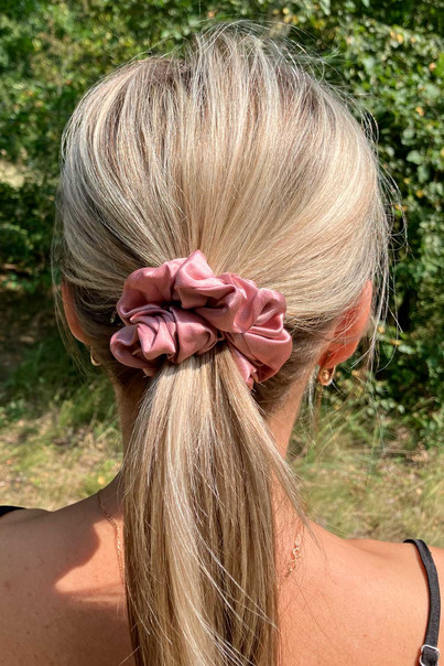 Silk hair tie made of natural 100% silk, wide. Powder color[100-shelkovaya-naturalnaya-rozovaya-sorochka-samarkand-silk-kiss-samarkand-xs-32-34-1613.jpg]