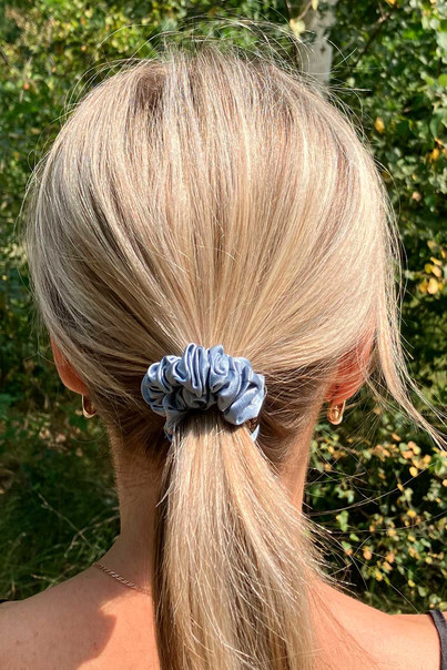 Шелковая резинка для волос из натурального 100% шелка, тонкая. Цвет дельфин, изображение 4 Шелковая резинка для волос из натурального 100% шелка, тонкая. Цвет дельфин, изображение 4